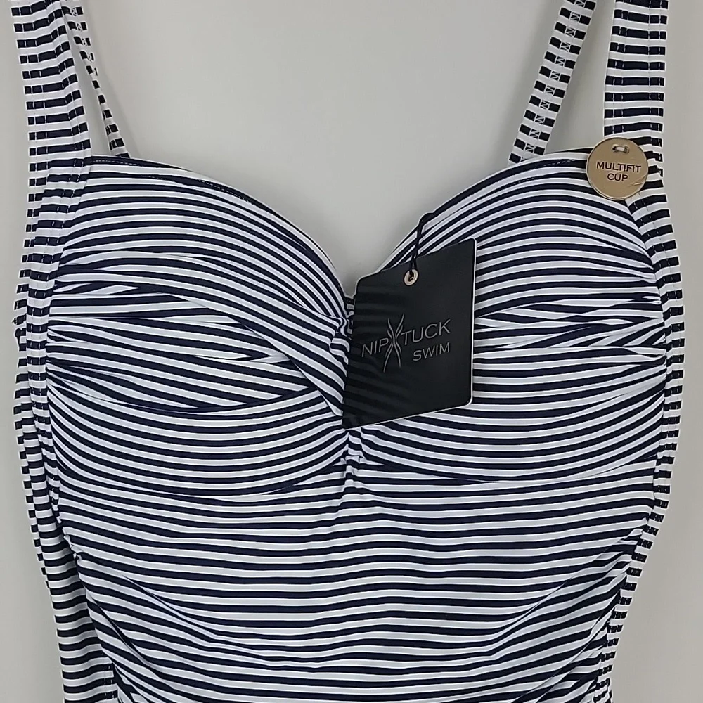 NWT. Nip tuck one piece swimsuit size 6 - Picture 9 of 15